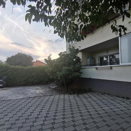 Nice Sunny Apartment Pula Exterior photo